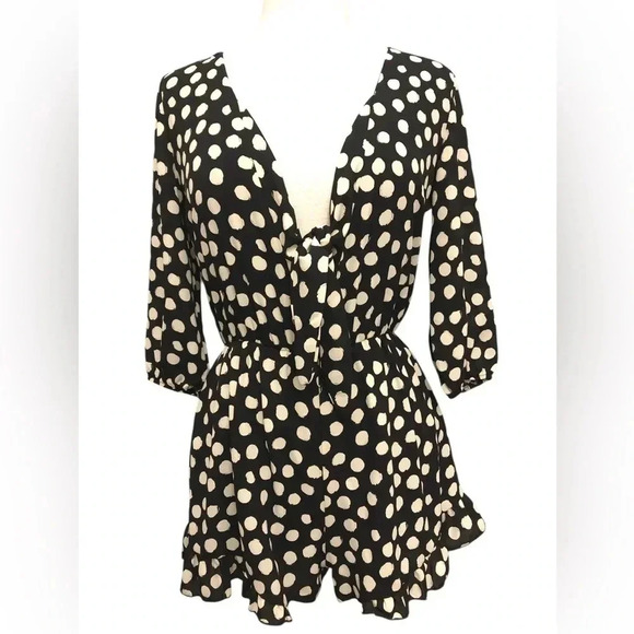 Khloe California Black & Cream Dots Romper- NWT - Picture 1 of 9